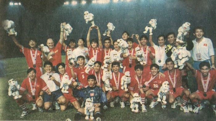 Đội tuyển Việt Nam tham dự SEA Games 19 năm 1997 tại Indonesia, ở giải đấu này đội tuyển chúng ta lọt tới Bán kết nhưng sau đó đã để thua Thái Lan.
